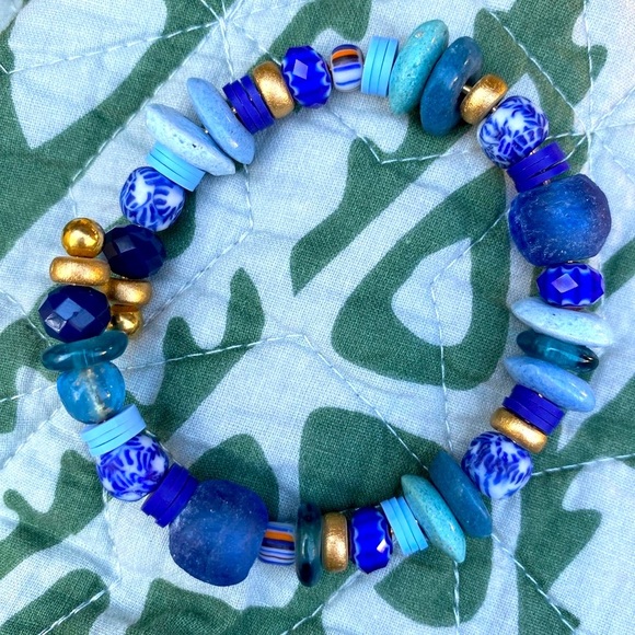 3 piece Handmade bracelet set, in beachy blues. African glass beads. - Picture 9 of 13
